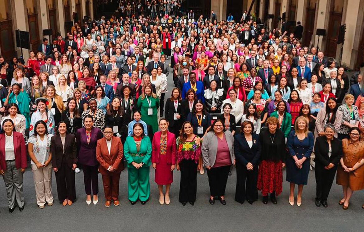 Gobierno de México Ministras, representantes, activistas, académicas, lideresas comunitarias, organizaciones feministas y organismos internacionales, asistieron a la inauguración en el Palacio de Gobierno de México, en la Ciudad de México.